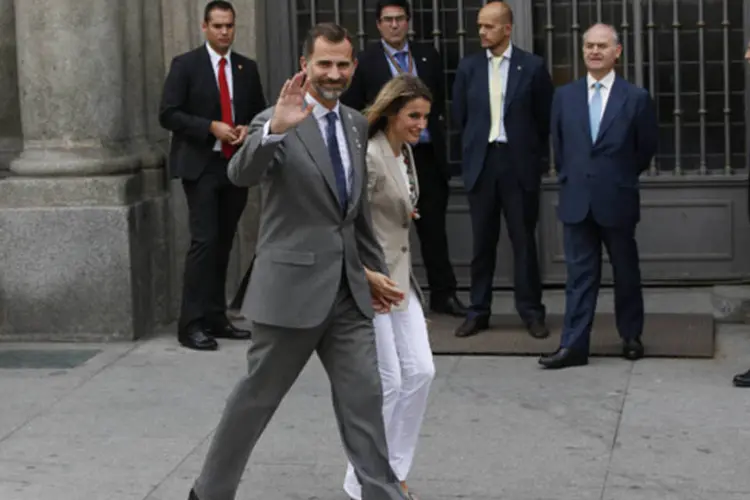 Princesa Letícia e seu marico, o Príncipe Real Felipe, durante um evento beneficente da Cruz Vermelha na Espanha, em Madri (Susana Vera/Reuters)