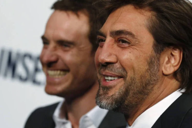 Atores Michael Fassbender e Javier Bardem chegam para uma exibição especial do filme "O Conselheiro do Crime" em Leicester Square, Londres (Luke MacGregor/Reuters)