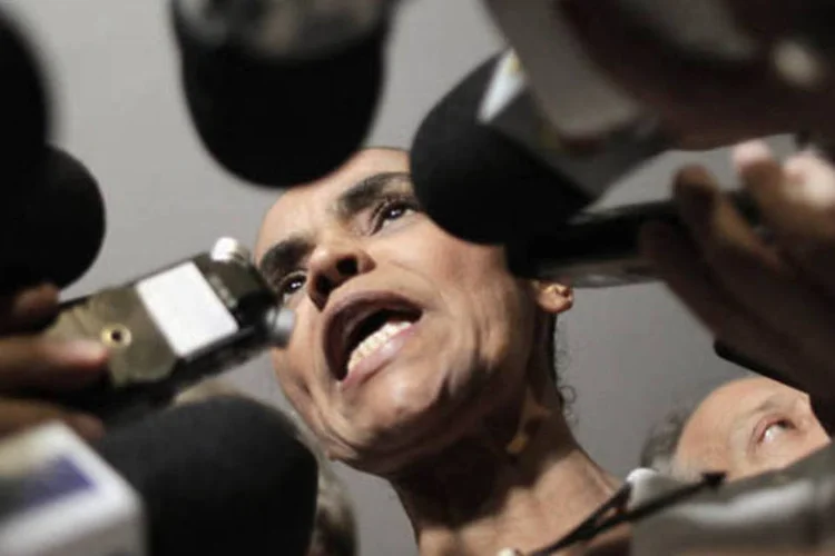 Ex-senadora Marina Silva dá entrevistas após sessão do TSE em que foi negado o registro a seu partido, a Rede Sustentabilidade (Ueslei Marcelino/Reuters)