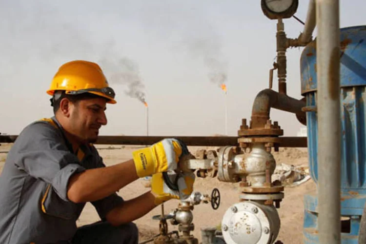 
	Petr&oacute;leo: na New York Mercantile Exchange (Nymex), os contratos de petr&oacute;leo para fevereiro fecharam a US$ 100,32 por barril, em alta de US$ 0,77 (0,77%)
 (Ahmad Mousa/Reuters)