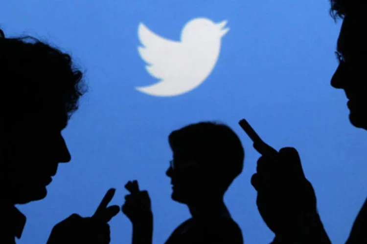 
	Twitter: 48% dos entrevistados responderam que, ao ver um an&uacute;ncio de marca na TV, se sentiam mais propensos a reparar no tweet dela, caso ele aparecesse
 (Kacper Pempel/Reuters)