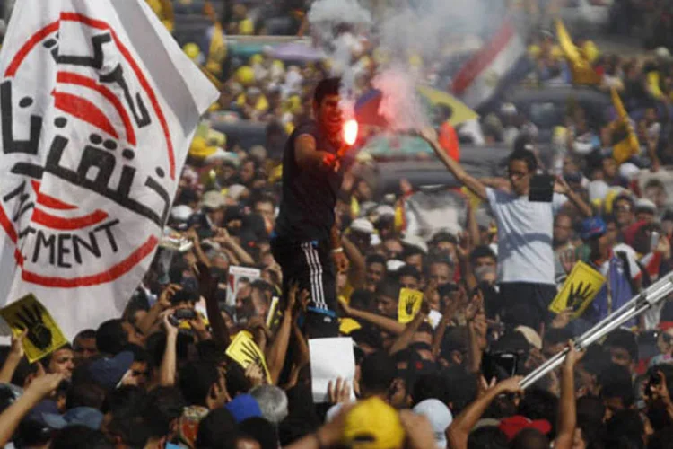 
	Membros da Irmandade Mu&ccedil;ulmana e apoiadore do presidente deposto do Egito: ret&oacute;rica anticrist&atilde; de isl&acirc;micos se intensificou, e as autoridades est&atilde;o em alerta por conta da possibilidade de ataques
 (Amr Abdallah Dalsh/Reuters)