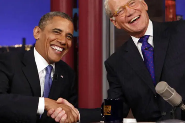 
	Presidente dos Estados Unidos, Barack Obama, cumprimenta o apresentadora David Letterman durante as grava&ccedil;&otilde;es do programa Late Show, em Nova York
 (Kevin Lamarque/Reuters)