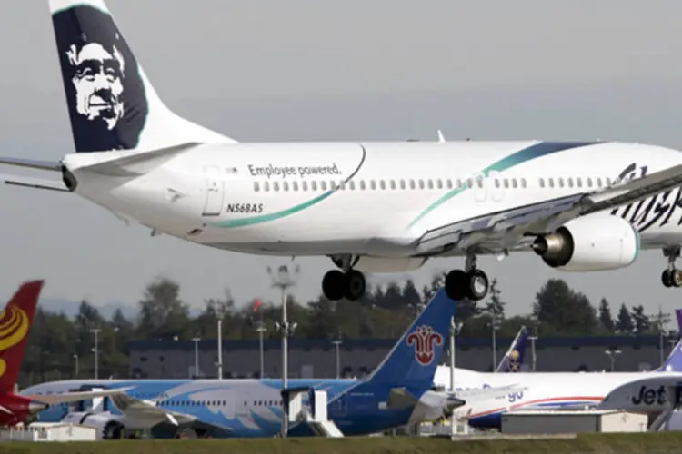 
	Boeing 737 da Alaska Airlines: avi&atilde;o transportava 166 passageiros e tripulantes de San Jos&eacute;, na Calif&oacute;rnia
 (Jason Redmond/Reuters)