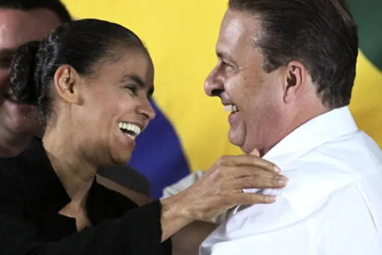 
	Ex-senadora Marina Silva comemora filia&ccedil;&atilde;o ao PSB com o presidente do partido e governador de Pernambuco, Eduardo Campos, em Bras&iacute;lia
 (Ueslei Marcelino/Reuters)