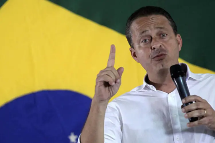 
	Presidente do PSB e governador de Pernambuco, Eduardo Campos, discursa durante encontro que formalizou a alian&ccedil;a de Marina Silva na sigla
 (Ueslei Marcelino/Reuters)