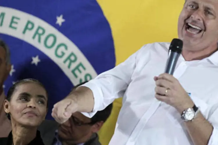 Eduardo Campos discursa no encontro em que Marina Silva anunciou a sua adesão ao PSB, em Brasília (Ueslei Marcelino/Reuters)