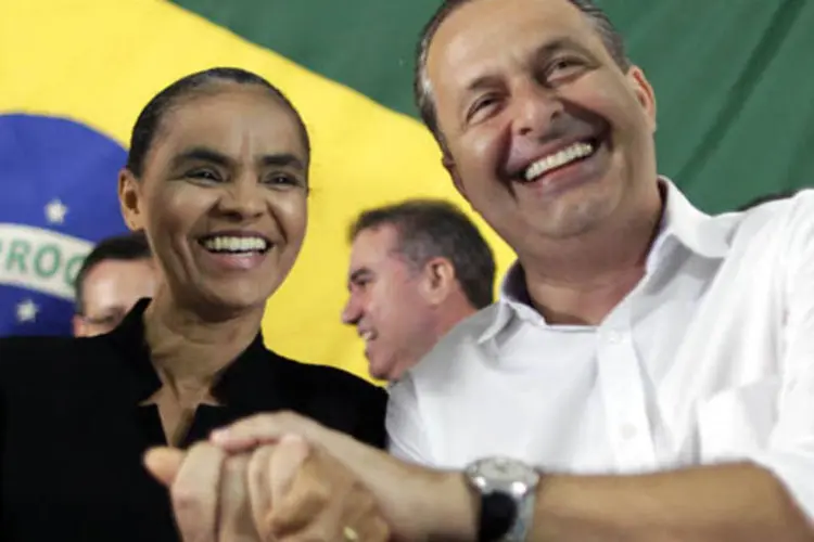 
	Marina Silva comemora filia&ccedil;&atilde;o ao PSB com Eduardo Campos: &quot;parece mais ret&oacute;rica eleitoreira do que programa s&eacute;rio para o futuro&quot;, disse Dirceu sobre a alian&ccedil;a
 (Ueslei Marcelino/Reuters)