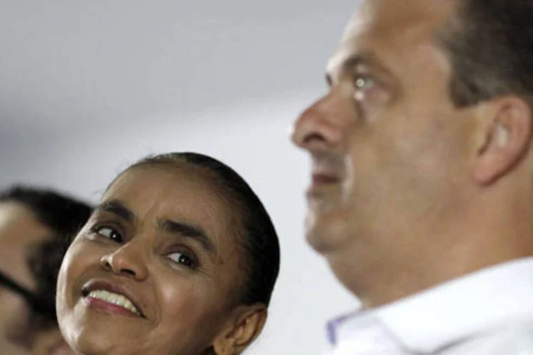 Ex-senadora Marina Silva, que se filiou ao PSB do governador de Pernambuco e presidente da sigla, Eduardo Campos, durante cerimônia em que foi anunciada a decisão em Brasília
 (Ueslei Marcelino/Reuters)