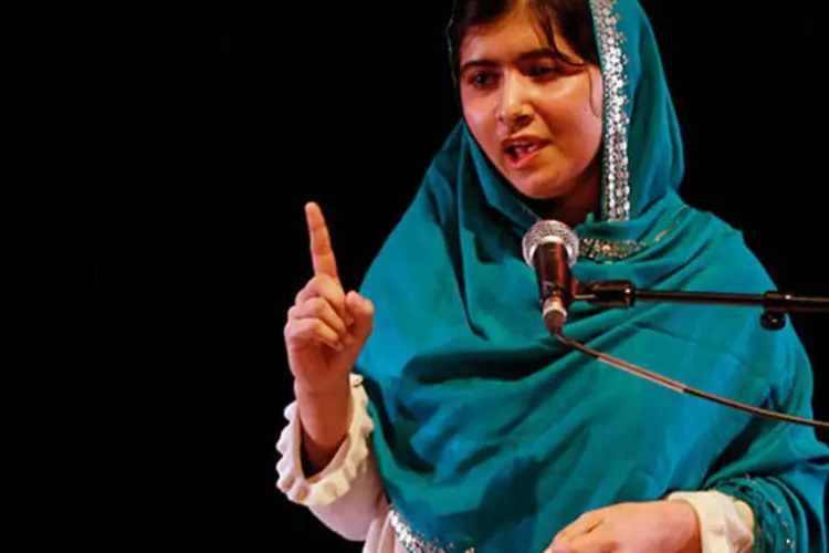 Malala discursa ao receber prêmio: "a melhor maneira de superar os problemas e lutar contra a guerra é através do diálogo", disse (REUTERS/Luke MacGregor)