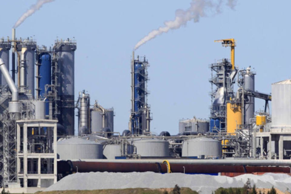 Uruguai nega acusações sobre fábrica de celulose