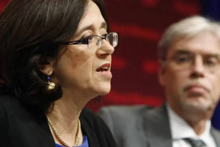 Martine Guerguil, do FMI, durante apresentação do relatório Monitor Fiscal, em Washington (Jonathan Ernst/Reuters)