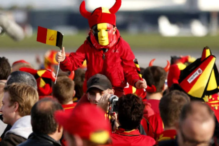 
	Torcedores da sele&ccedil;&atilde;o de futebol da B&eacute;lgica: o comunicado da federa&ccedil;&atilde;o informou que o jogo seria cancelado
 (REUTERS/Francois Lenoir)