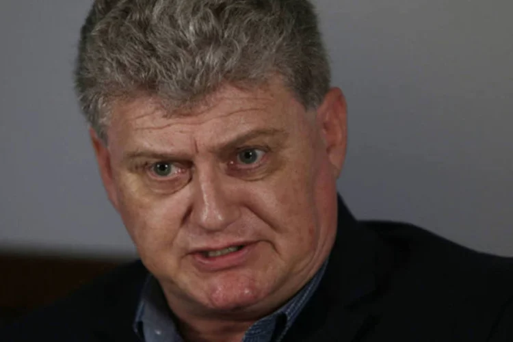 Lon Snowden, pai do ex-prestador de serviços de uma agência espiã dos EUA Edward Snowden, fotografado durante entrevista à Reuters, em Washington (Gary Cameron/Reuters)