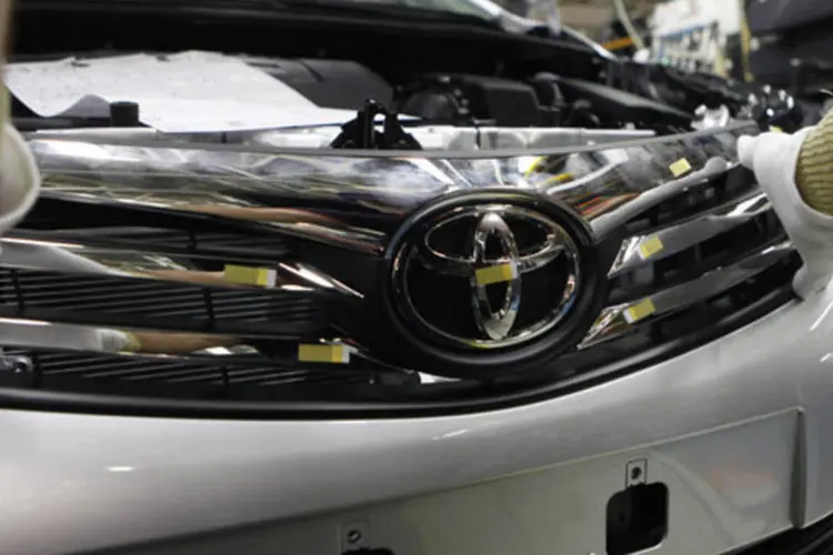 
	Linha de montagem da Toyota: governo do presidente Nicolas Maduro est&aacute; tentado obter mais d&oacute;lares para as empresas, especialmente importadores
 (Osman Orsal/Reuters)