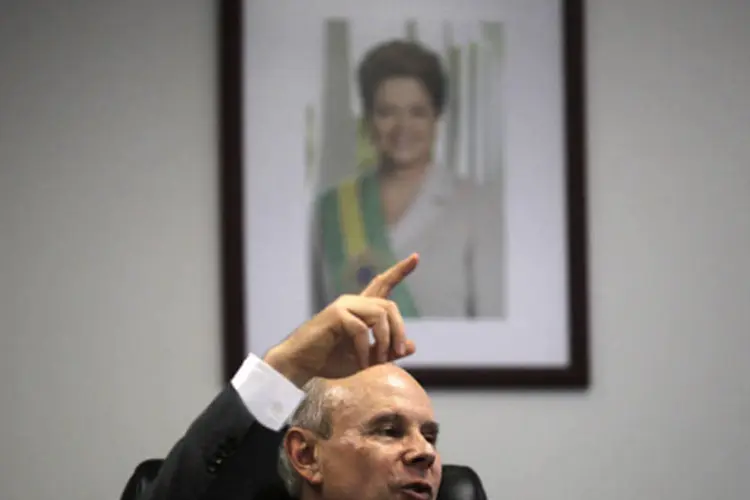 Guido Mantega, ministro da Fazenda, fala durante entrevista com a Reuters em São Paulo (Nacho Doce/Reuters)