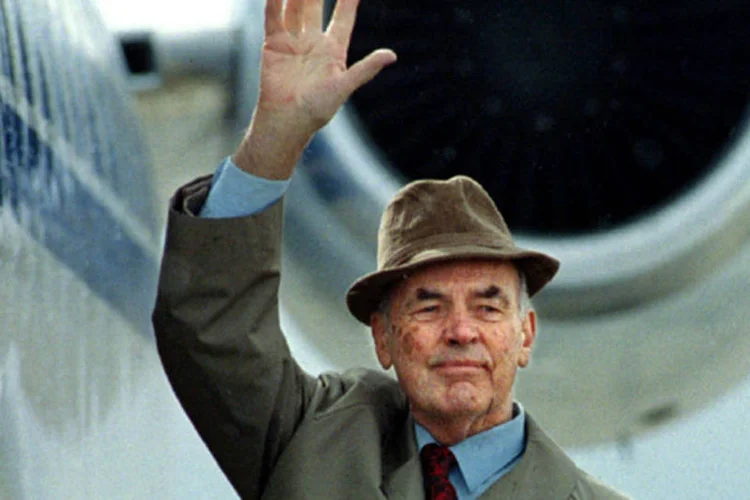 
	Erich Priebke: berlinense de nascimento, chegou &agrave; categoria de capit&atilde;o das SS e foi destinado &agrave; It&aacute;lia no ano 1943, onde participou do massacre da Fossas Ardeatinas
 (Reuters)
