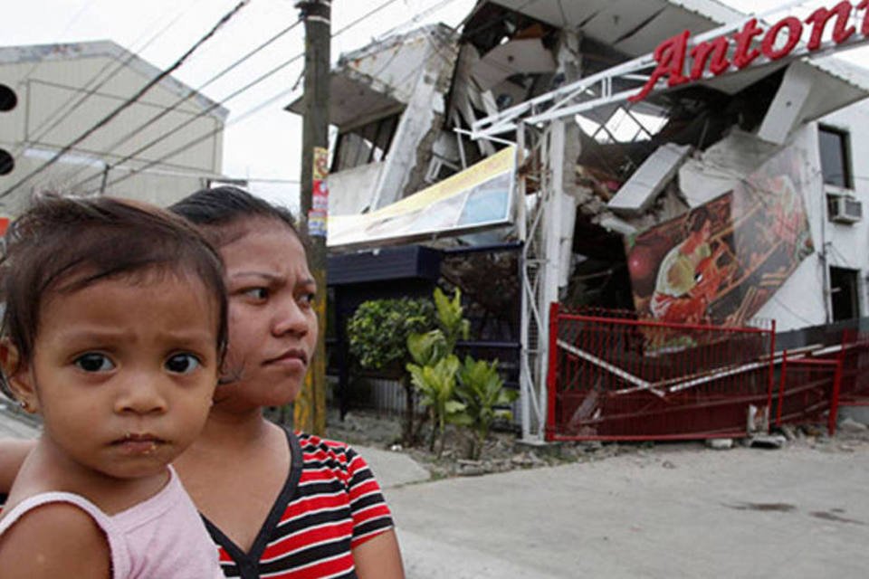 Sobe para 32 o número de mortos em terremoto nas Filipinas