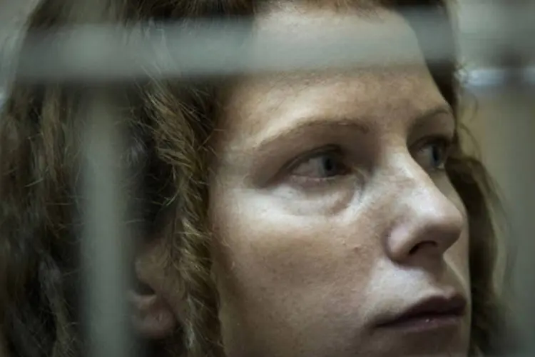 Ativista brasileira do Greenpeace Ana Paula Maciel pede a sua libertação em prisão de Murmansk, na Rússia (Greenpeace/Divulgação via Reuters)
