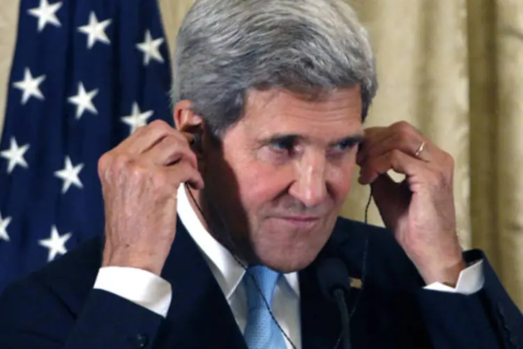 Secretário de Estado dos Estados Unidos, John Kerry, durante conferência de imprensa na casa do embaixador americano na França, em Paris (Charles Platiau/Reuters)