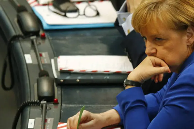 
	Merkel: a chanceler declarou que est&aacute; &quot;abalada&quot; com as imagens &quot;repugnantes&quot;
 (Pawel Kopczynski/Reuters)