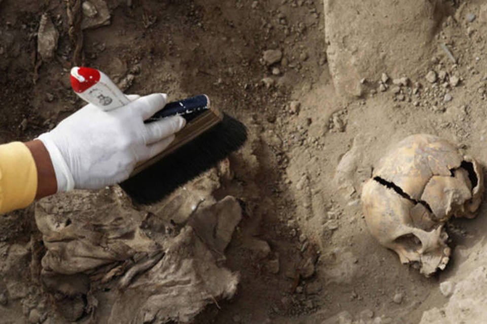 Arqueólogos peruanos encontram tumba pré-inca em Lima