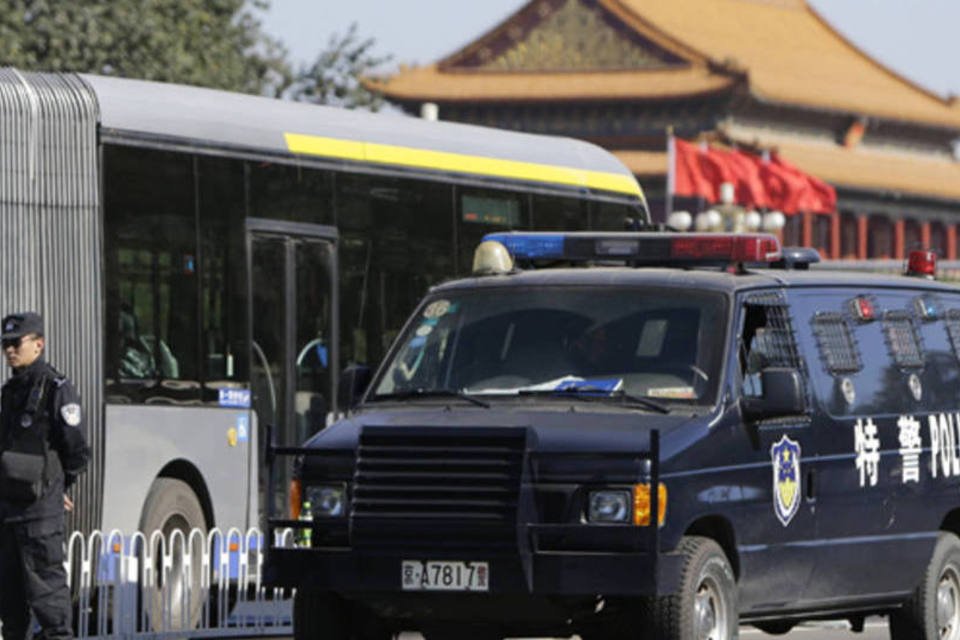 China suspeita que incidente com carro foi ataque suicida