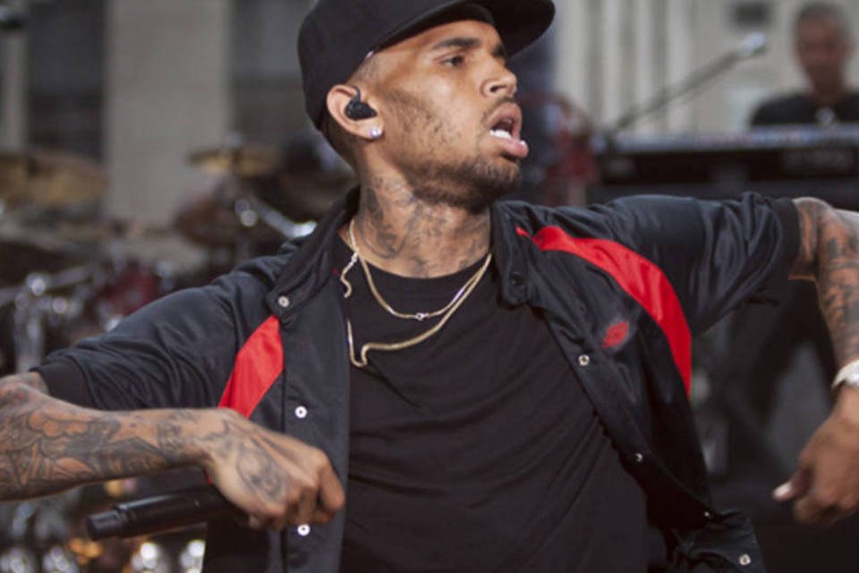 Chris Brown é preso por agressão com arma letal