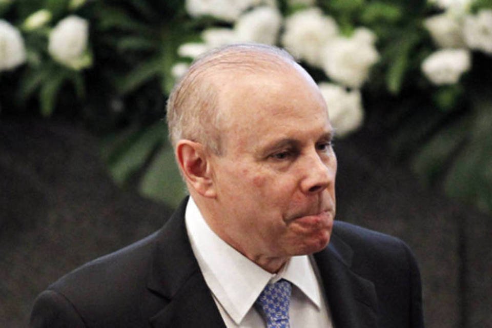 Mantega anuncia estudos para reduzir despesas no país