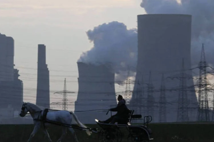 
	Usina de carv&atilde;o Niederaussem da RWE, em Rheidt, na Alemanha: cerca de 3.400 postos de trabalho podem ser eliminados no total
 (Wolfgang Rattay/Reuters)