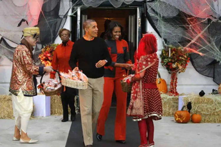 Barack Obama, presidente dos Estados Unidos, e Michelle Obama durante as celebrações do Halloween na Casa Branca, em Washington (Jonathan Ernst/Reuters)