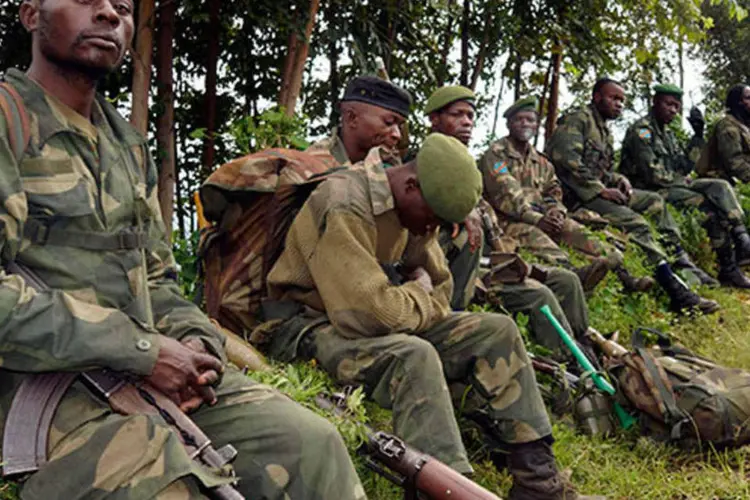 
	Soldados congoleses: ainda n&atilde;o foi fixada uma nova data para a continua&ccedil;&atilde;o das discuss&otilde;es entre Kinshasa e os insurgentes do M23
 (REUTERS/Kenny Katombe)