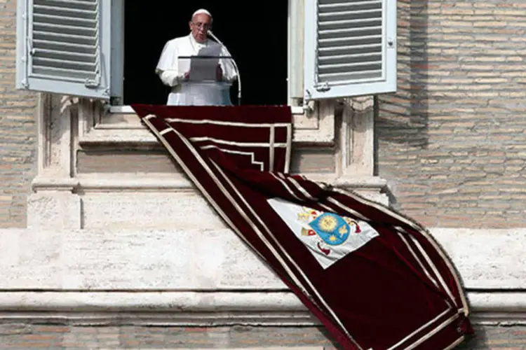 
	Papa Francisco durante ora&ccedil;&atilde;o dominical: &quot;Jesus &eacute; misericordioso e nunca se cansa de perdoar&quot;, disse
 (REUTERS/Tony Gentile)