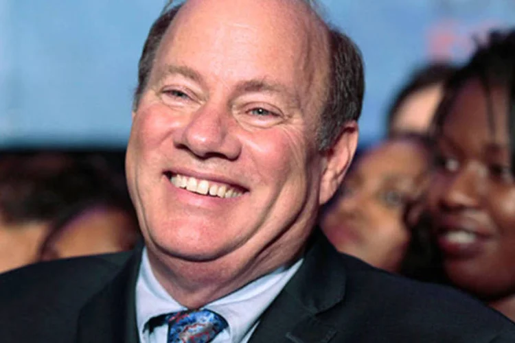 
	Mike Duggan &eacute; eleito prefeito de Detroit: Duggan ter&aacute; agora que tramitar as ajudas federais para que a cidade inicie projetos de reabilita&ccedil;&atilde;o ap&oacute;s declara&ccedil;&atilde;o de fal&ecirc;ncia
 (REUTERS/Rebecca Cook)