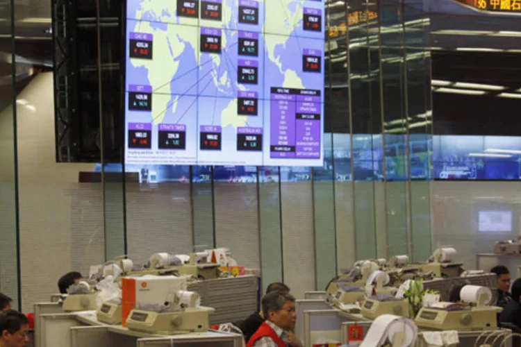 
	Cinda na bolsa de Hong Kong: portf&oacute;lio de ativos focado em ativos imobili&aacute;rios de baixo custo ajudaram a manter a Cinda lucrativa, segundo um prospecto do b&ocirc;nus visto pela Reuters
 (Bobby Yipp/Reuters)