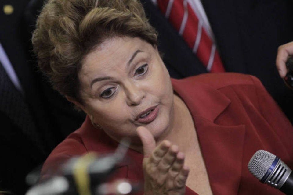 Dilma comemora resultado de leilão de aeroportos