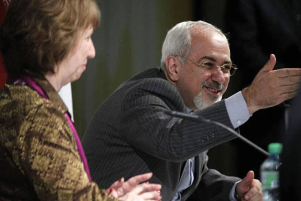 Zarif critica declarações conflitantes de Kerry