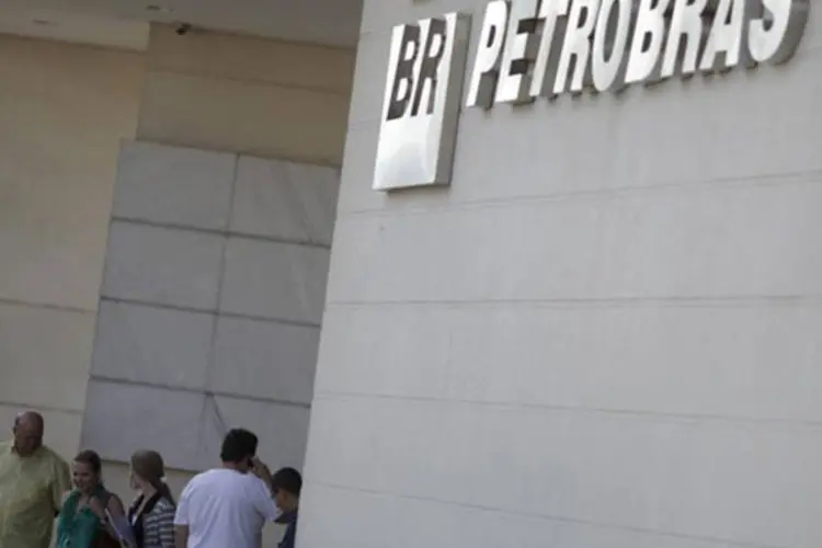 
	Petrobras: para a XP Investimentos, se&nbsp;o reajuste de pre&ccedil;os&nbsp;n&atilde;o acontecer no curto prazo, o abastecimento continuar&aacute; sendo o maior problema da companhia
 (Ricardo Moraes/Reuters)