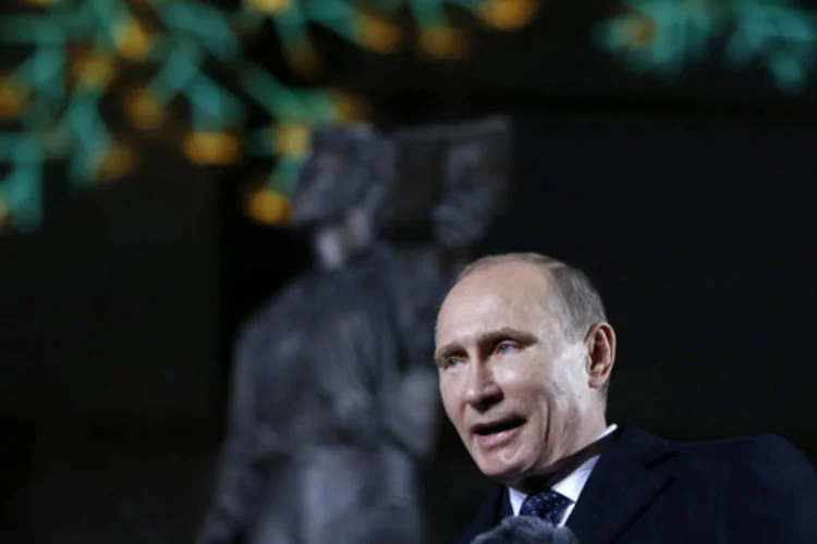 O presidente Vladimir Putin durante cerimônia de inauguração de uma estátua de Alexander Pushkin em Seul
 (Kim Kyung-Hoon/Reuters)