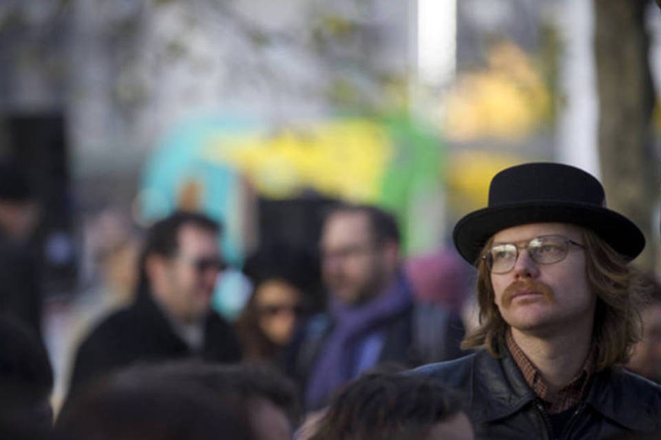 Fãs prestam homenagem a roqueiro Lou Reed em Nova York