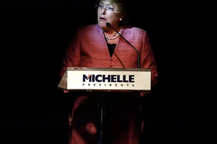 
	A ex-presidente do Chile, Michelle Bachelet: Bachelet e Matthei devem disputar a presid&ecirc;ncia do Chile em segundo turno
 (REUTERS/Ivan Alvarado)