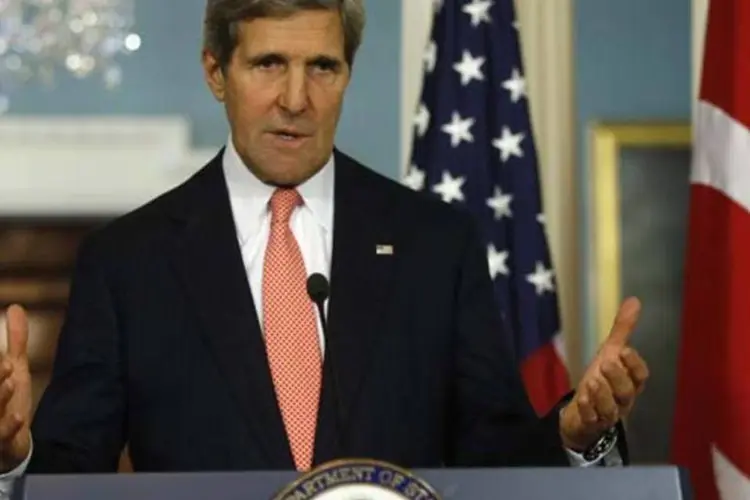 Secretário de Estado norte-americano, John Kerry, responde a perguntas durante uma conferência de imprensa com o ministro das Relações Exteriores da Turquia (Kevin Lamarque/Reuters)