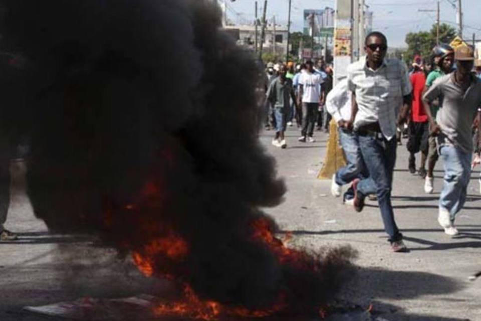 Manifestantes exigem renúncia de presidente no Haiti