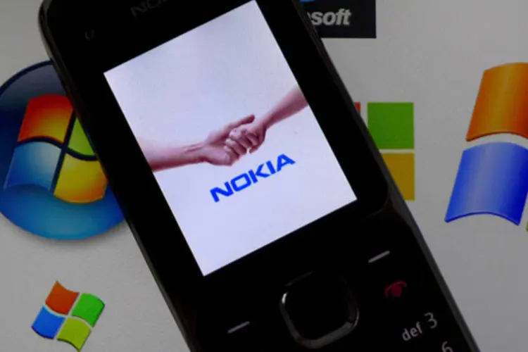 Celular da Nokia: acordo inclui o licenciamento de patentes pela companhia norte-americana durante 10 anos (Kai Pfaffenbach/Reuters)