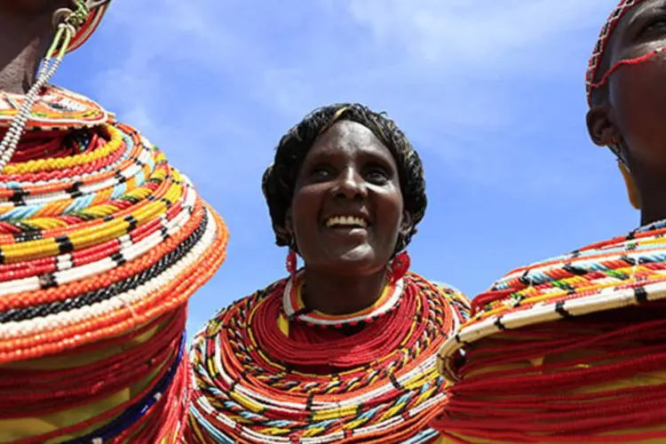 
	Mulheres do grupo Namunyak na vila de Wamba, Qu&ecirc;nia: cerca de 38% das menores de idade na &Aacute;frica Subsaariana j&aacute; casaram
 (Noor Khamis/Reuters)