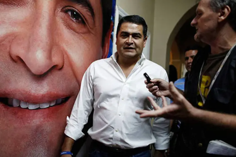 
	O candidato conservador &agrave; Presid&ecirc;ncia em Honduras, Juan Orlando Hernandez: &quot;vou fazer tudo o que &eacute; preciso para trazer a paz de volta ao pa&iacute;s&quot;, disse&nbsp;
 (REUTERS/Tomas Bravo)