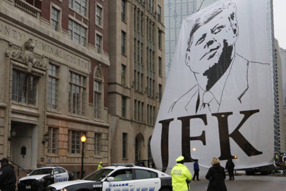 Exposição de fotos revela momentos de JFK