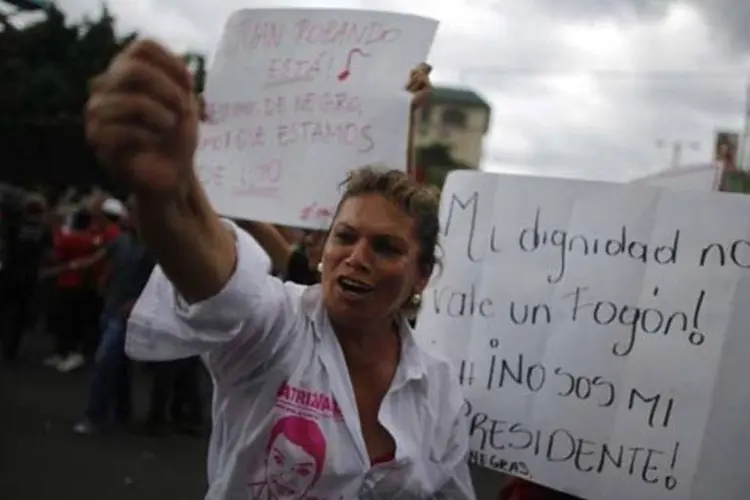 
	Manifesta&ccedil;&atilde;o perto do Tribunal Superior Eleitoral de Honduras: Uni&atilde;o Europeia ressaltou que, embora processo tenha sido confi&aacute;vel, campanha foi cara e desigual
 (Tomas Bravo/Reuters)