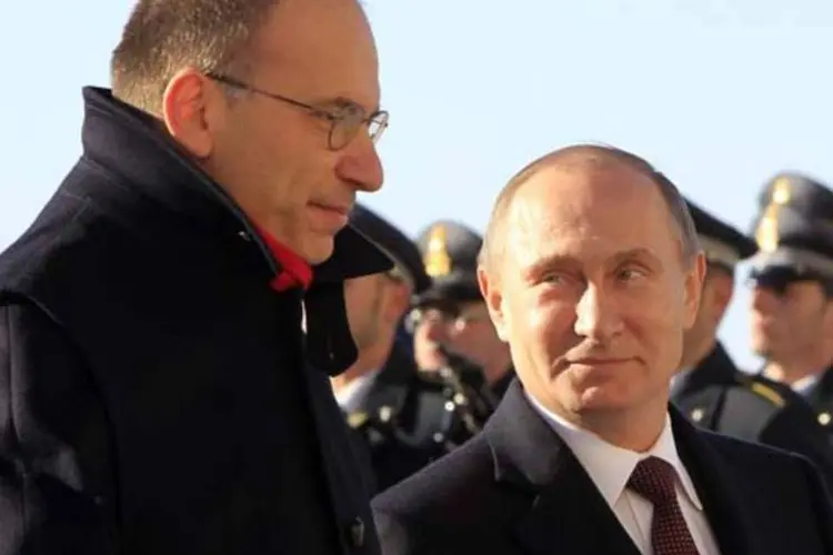 Enrico Letta chega com Vladimir Putin para um encontro bilateral em Trieste, na Itália (Alessandro Garofalo/Reuters)