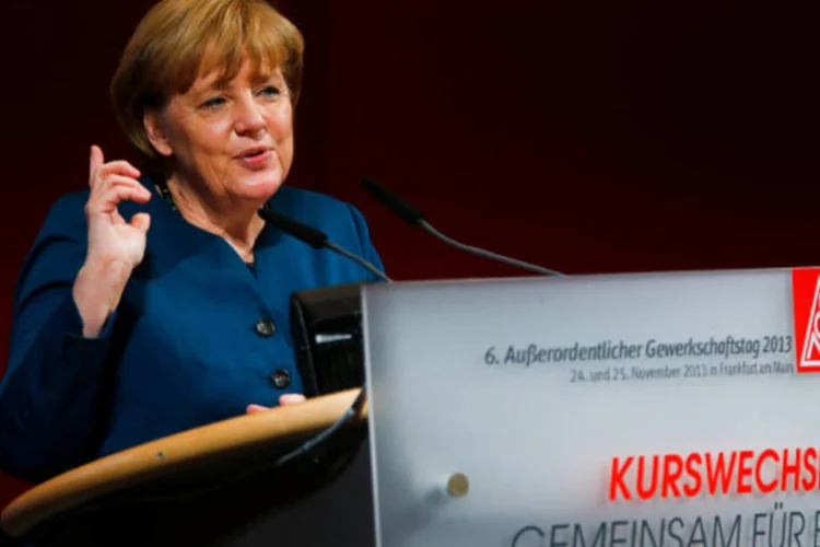 
	Angela Merkel: Merkel sofreu no fim do ano acidente quando praticava esqui cross country no vale alpino de Engadina, perto de Saint Moritz, na Su&iacute;&ccedil;a
 (Kai Pfaffenbach/Reuters)